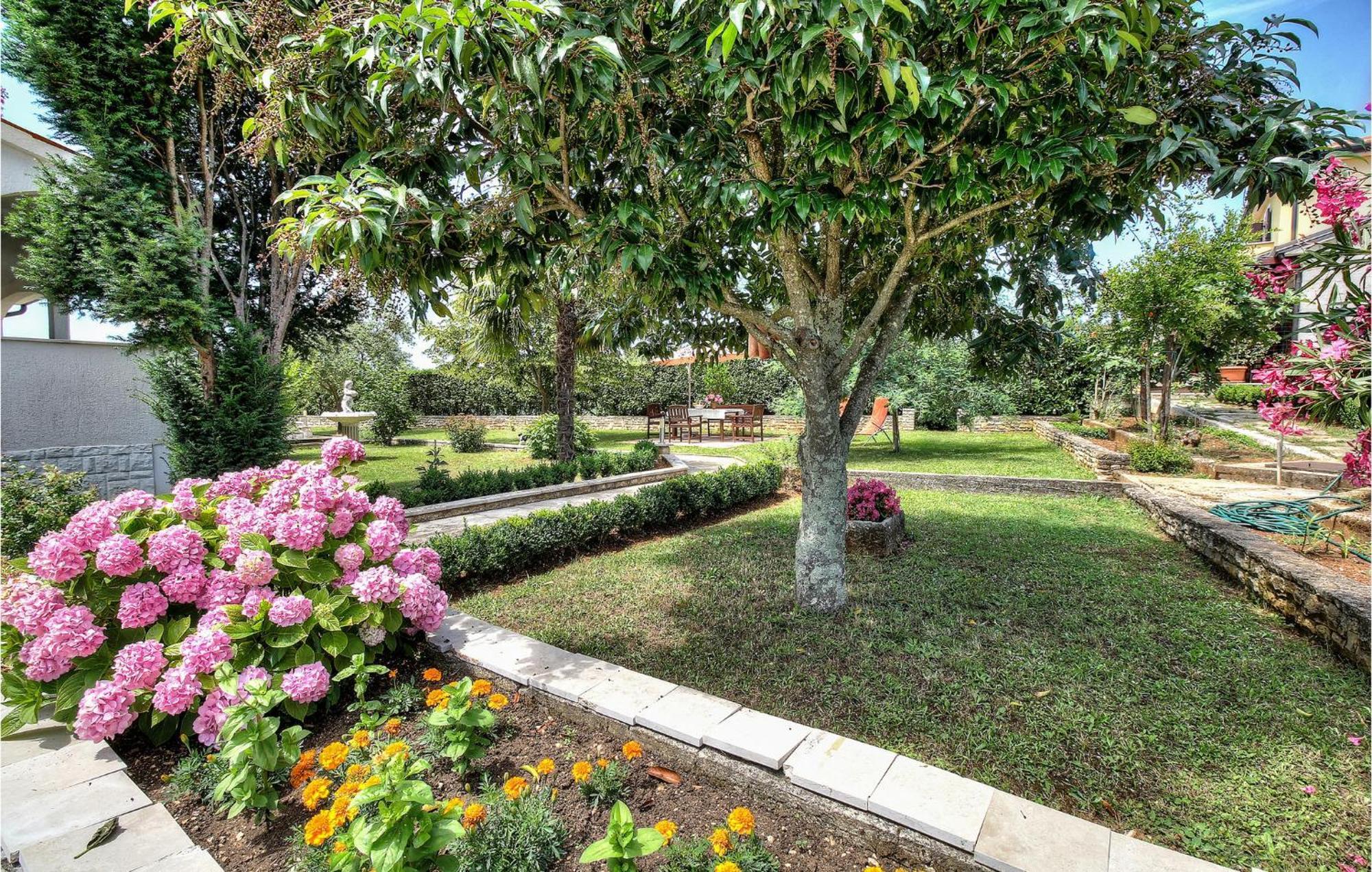 Amazing Apartment In Porec With Wifi Eksteriør billede