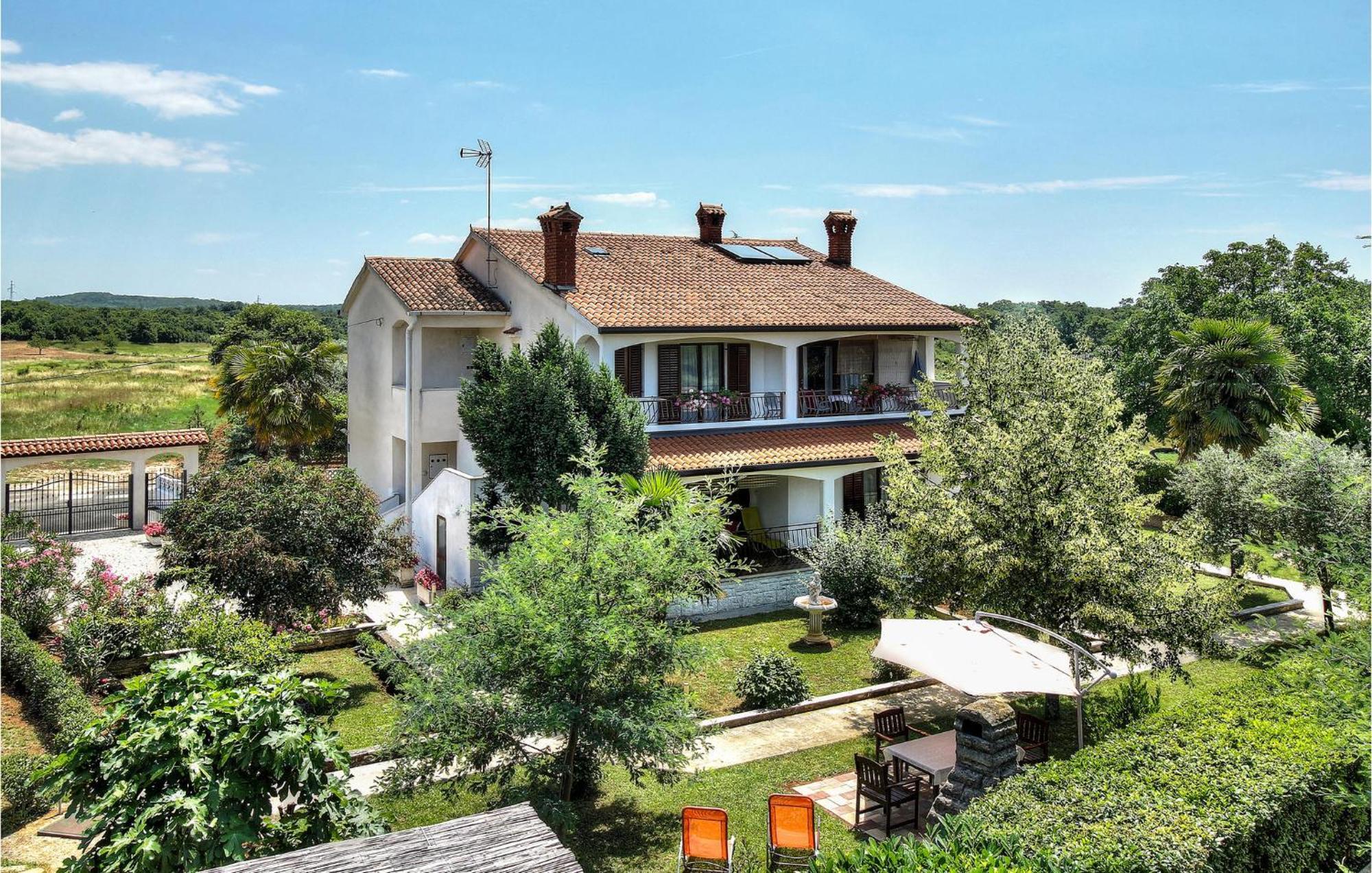 Amazing Apartment In Porec With Wifi Eksteriør billede