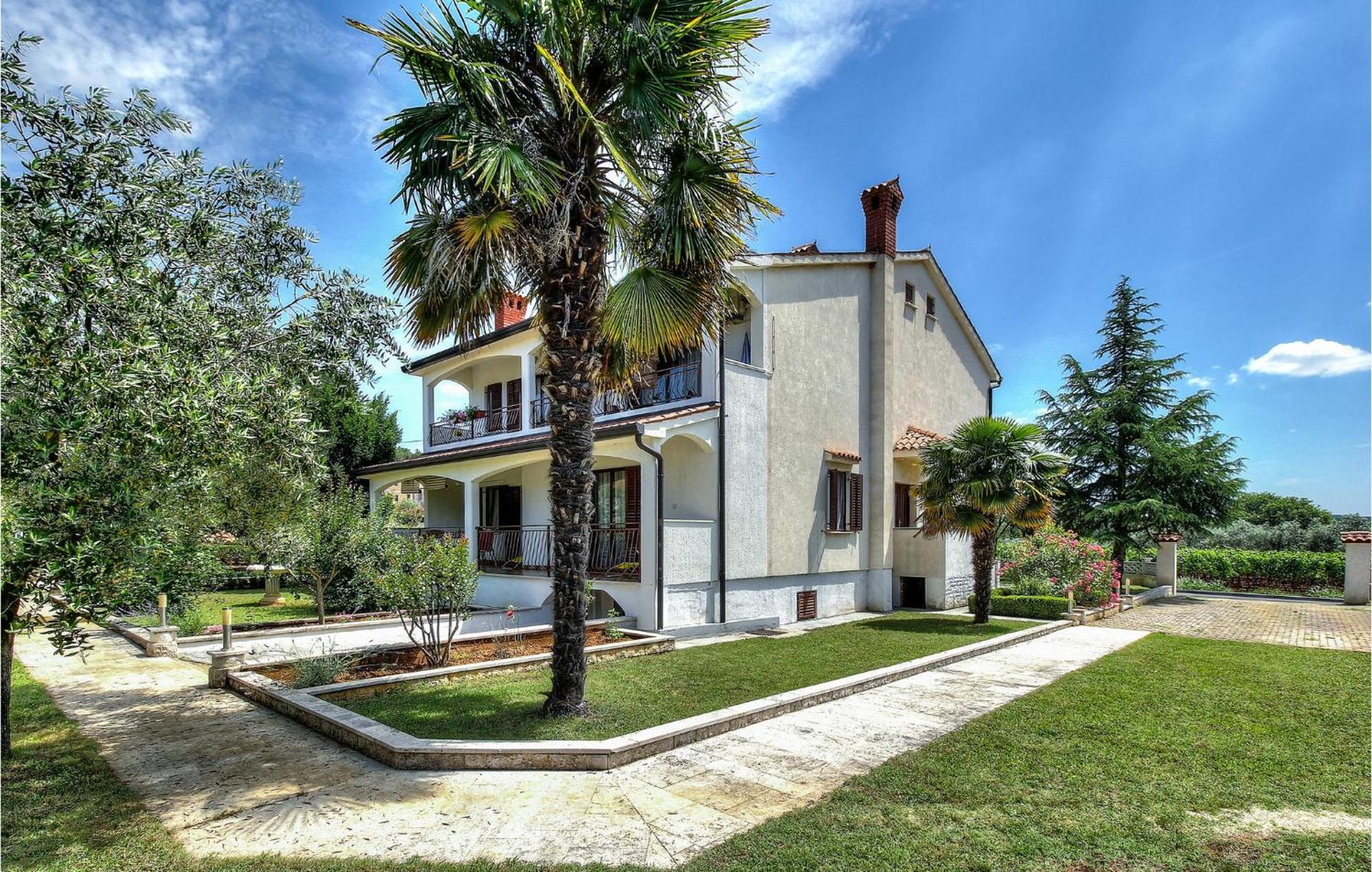 Amazing Apartment In Porec With Wifi Eksteriør billede